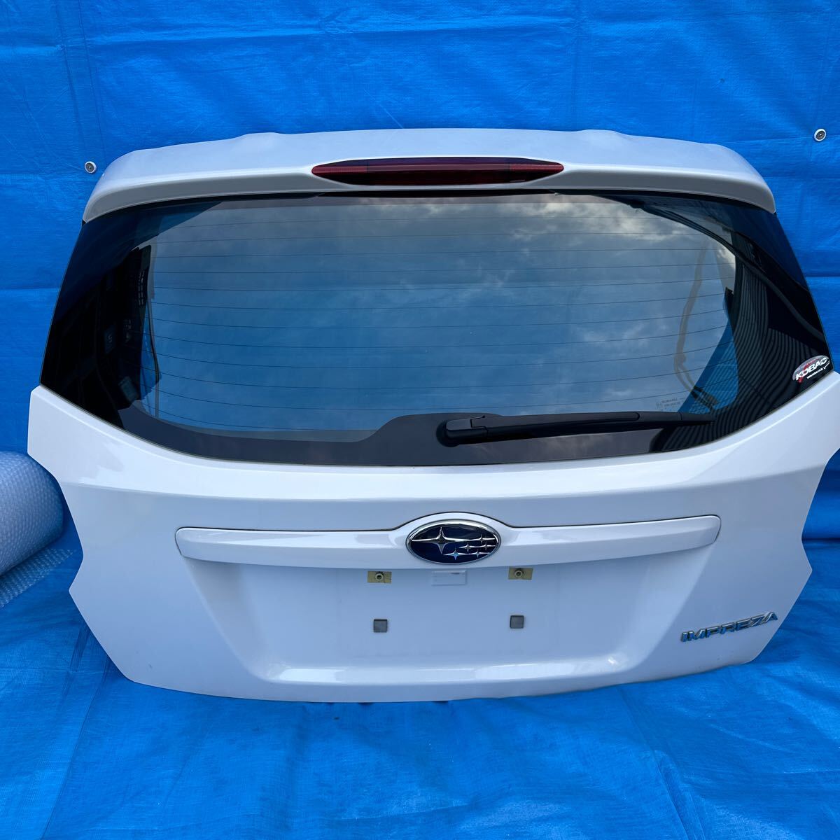 ◆スバル インプレッサ スポーツ《 GP3 GP7 GP2 GP 》純正 リアゲート バックドア カラー パール K1X 破損無 動作OK◆拍卖
