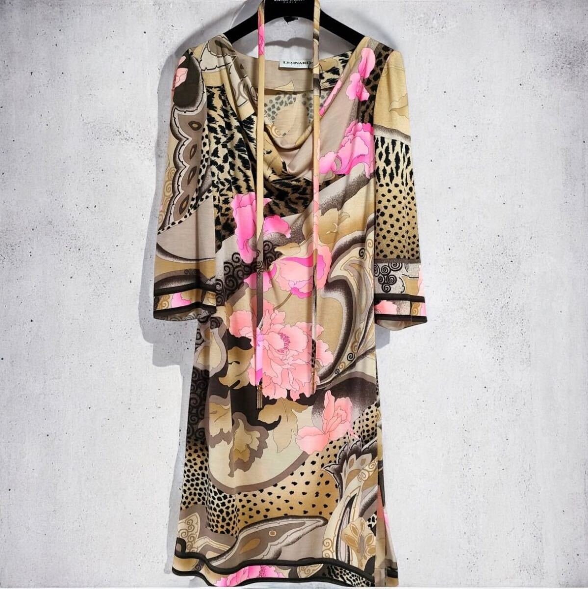 レオナールパリインポート高級ラインです、華やかで目を惹く主役級ワンピースサイズ40ふ拍卖