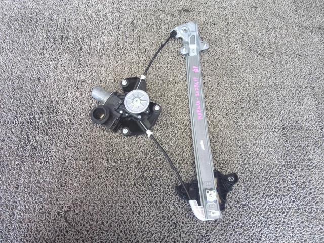 アクア 6AA-MXPK16 右Fドアレギュレータ・モーター 69810-52560拍卖