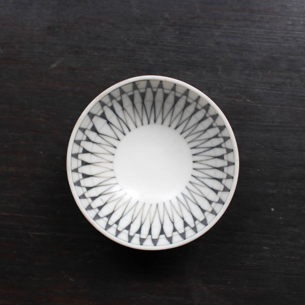 レア 入手困難 1950-60s ARABIAアラビア Brita Heilimoヴィンテージ 幾何学 塩皿 小皿 北欧 フィンランド バター アートピース FINEL手描き拍卖