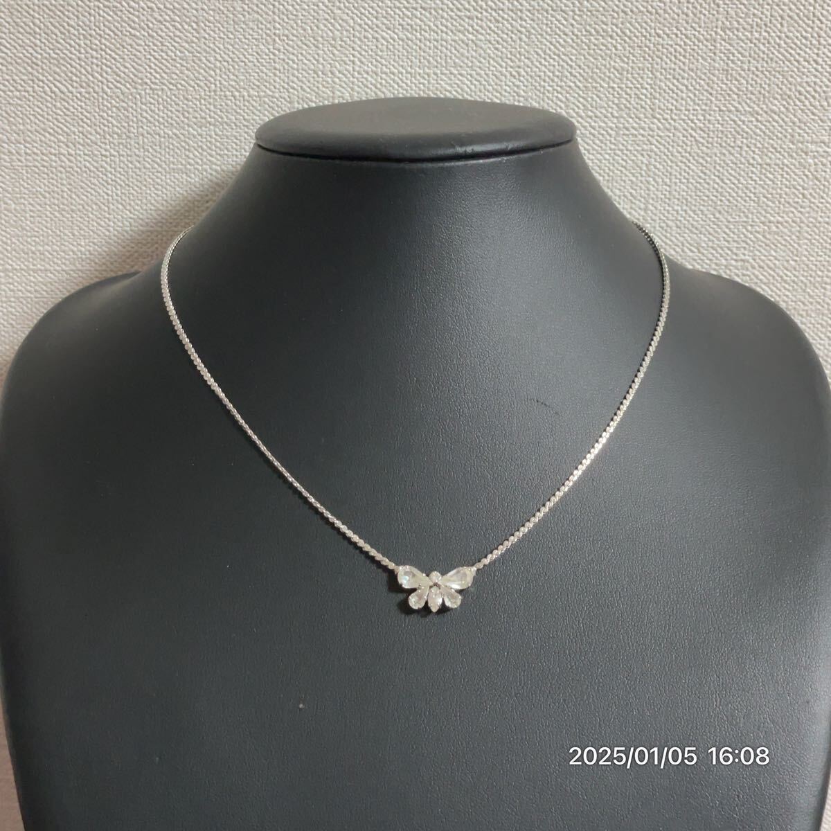 Dior クリスチャン ディオール CDロゴプレート 昆虫モチーフ ラインストーン シルバーカラー ネックレス ペンダント アクセサリー拍卖