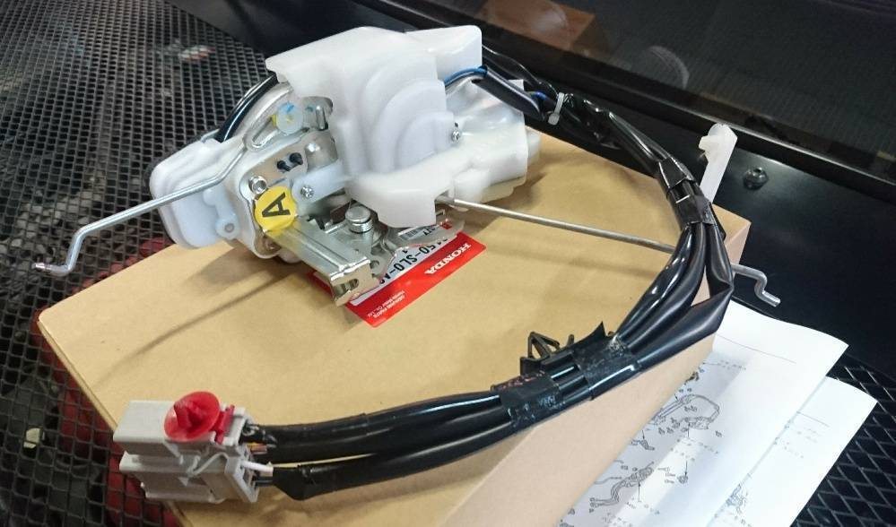 NSX 前期 ドアロックユニット 右側 NA1 新品純正拍卖