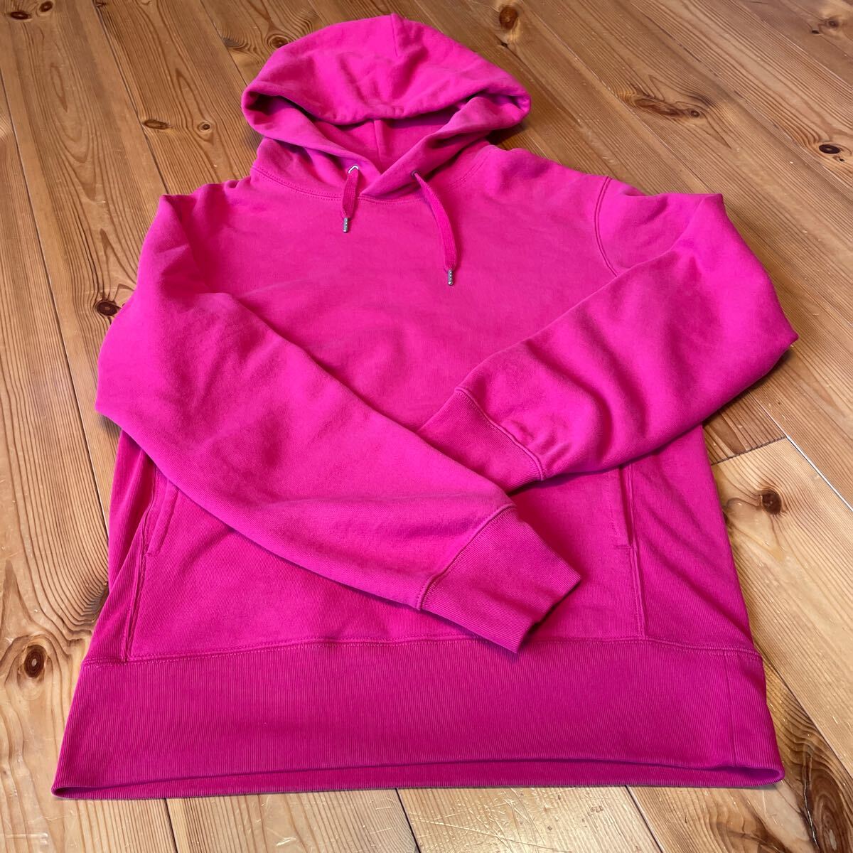 ユニクロUNIQLO U ピンクパーカーサイズM スウェット拍卖