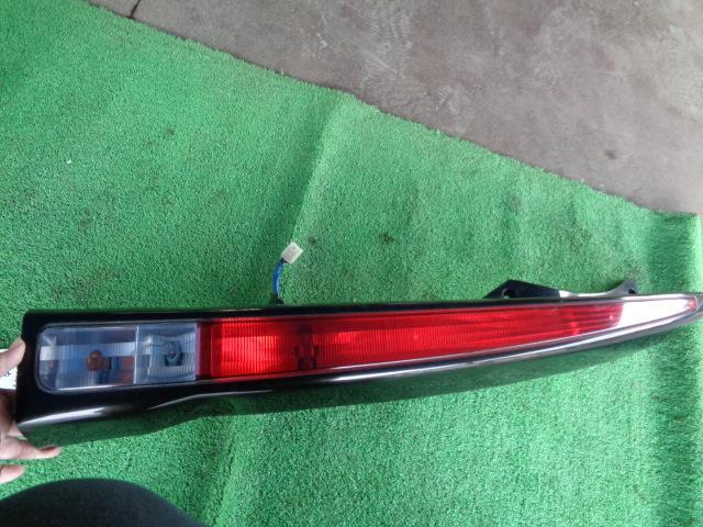 ムーヴ カスタム DBA-L175S 純正 右テールランプ/テールレンズ X10 アストラルブラッククリスタルマイカ 前期 イチコ D050拍卖