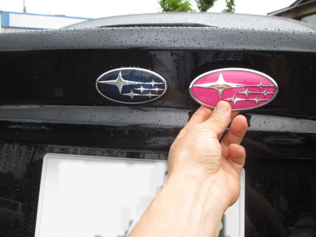 ラ・アンスポーツ レガシィBL5型セダンアップライトA.B.C.D.E.F型まで共通 リヤカスタムピンクオーナメント*送料別途拍卖