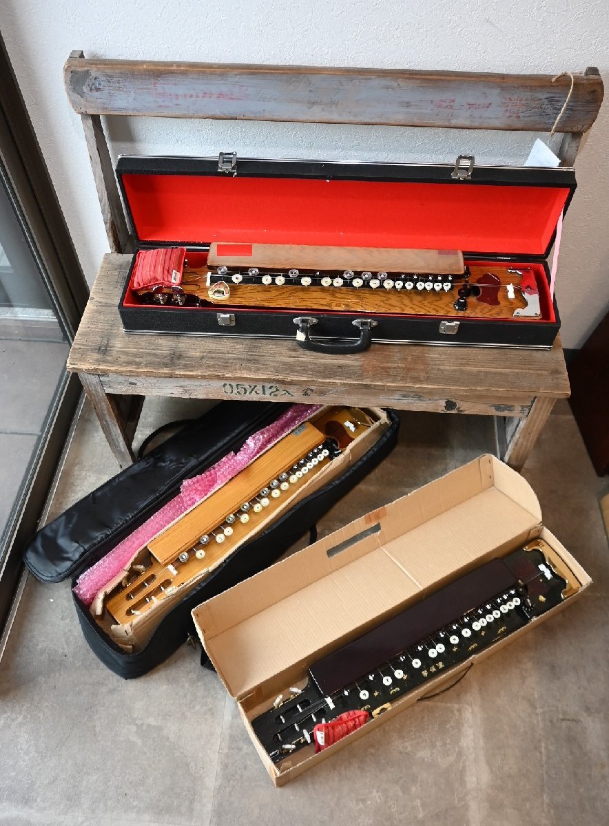 ○大正琴 ケース入り 3点セット b 琴伝流 敷島 もみじ 弦楽器 古楽器 和モダン 習い事 音楽 古道具のgplus広島 2501i拍卖