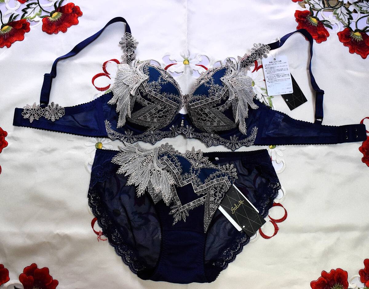 新品・タグ付き☆ワコール☆サルート☆79G・王家の紋章☆KO☆D65&ショーツM拍卖