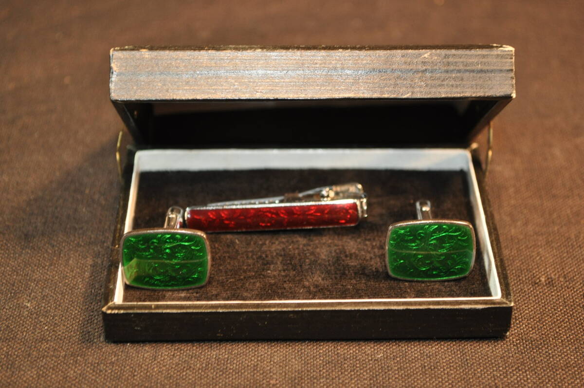 173 七宝焼 唐草模様 カフリンク&ネクタイピン カフスボタン&タイピン 元箱付拍卖