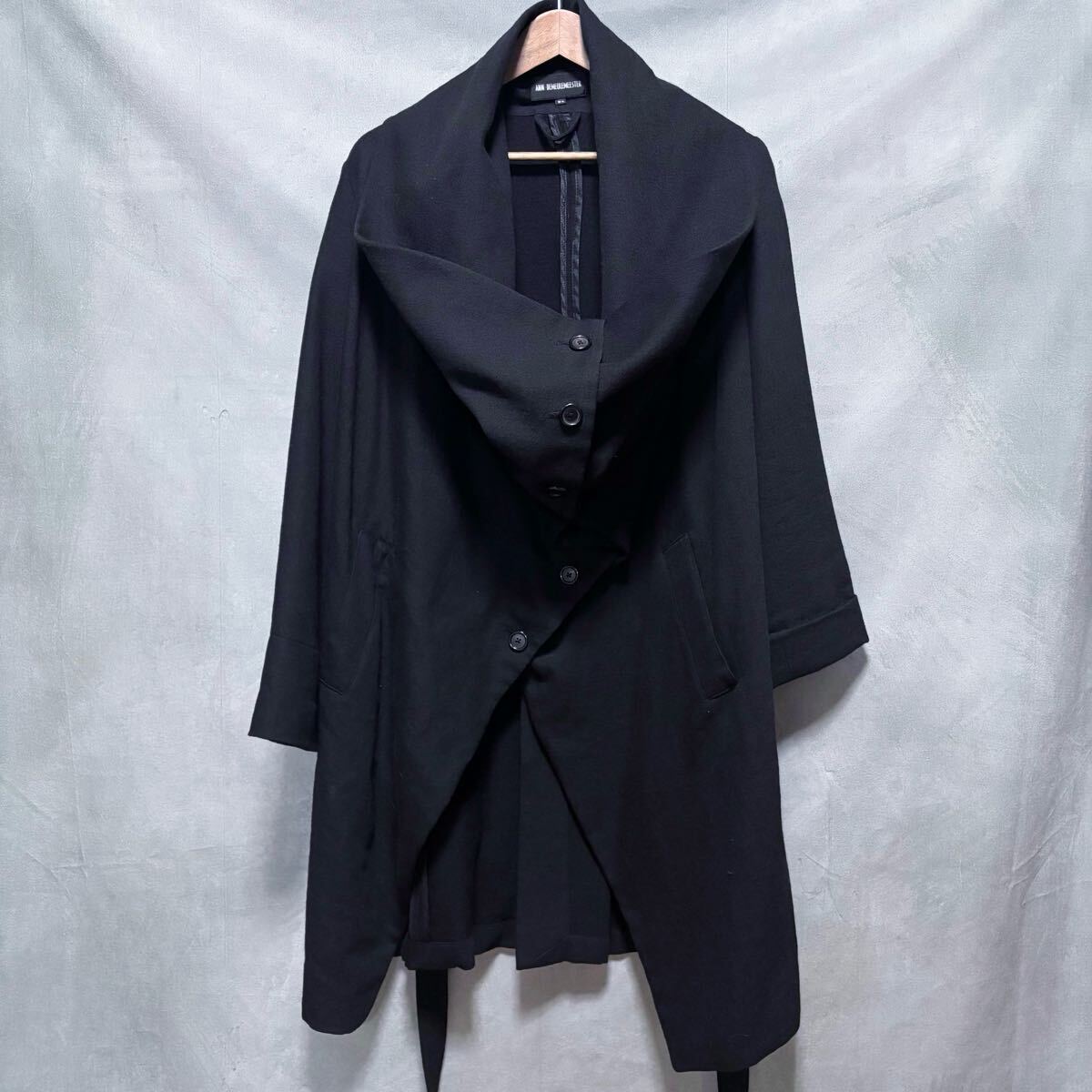 ANN DEMEULEMEESTER アンドゥムルメステール 三者混 ボリュームネック 変形 ダブルフェイス ボタン コート ジャケット size.34(S) ブラック拍卖