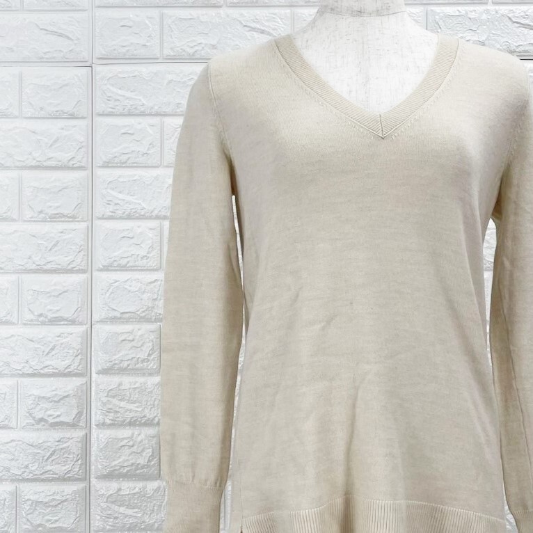 【A3128】BANANA REPUBLIC バナナリパブリック セーター ニット レディース ベージュ Vネック シンプル スリット入り 秋冬 XSサイズ拍卖
