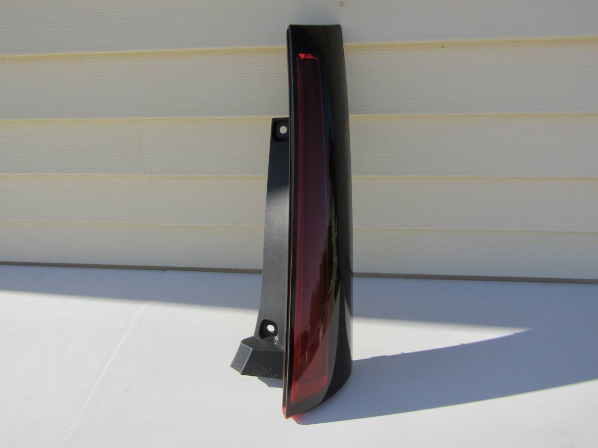 ジャパンタクシー 純正 右 テール ガーニッシュ テールランプ KOITO15-11 NTP10 ■■ 13011801拍卖