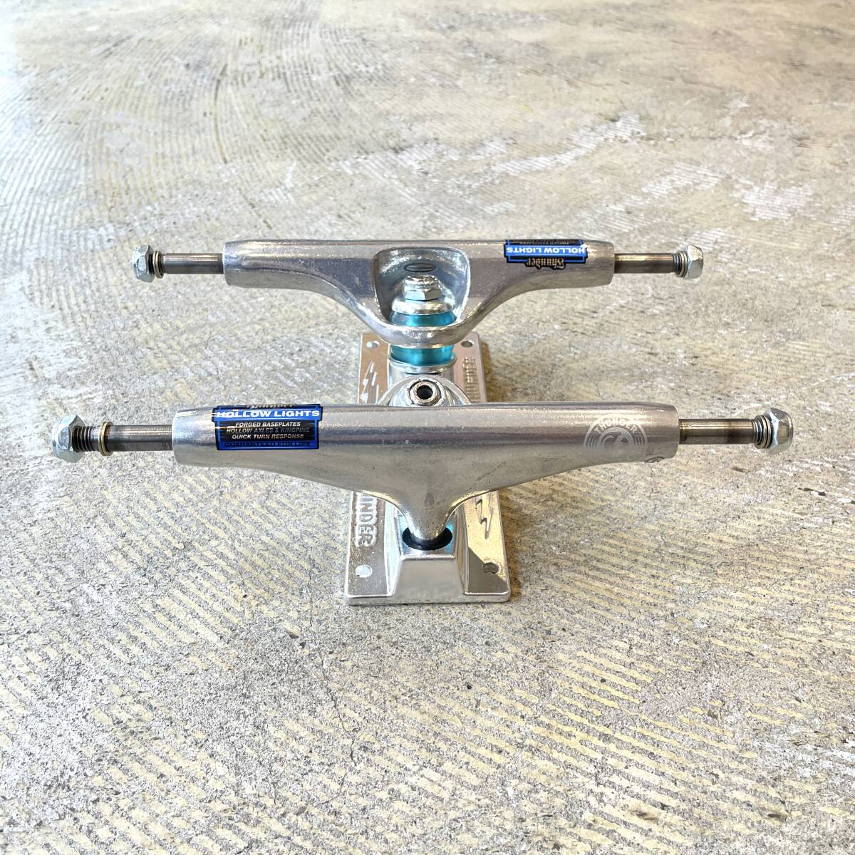新品 THUNDER TRUCK HOLLOW LIGHTS サンダー トラック ホローライト 147 Hi ホローライツ スケートボード ギア スケボー 超軽量モデル拍卖