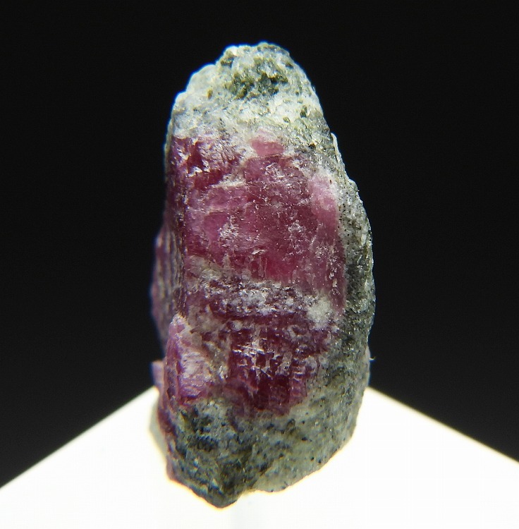 ☆☆ ルビー (蛍光) <ノルウェー> 81 ☆☆拍卖