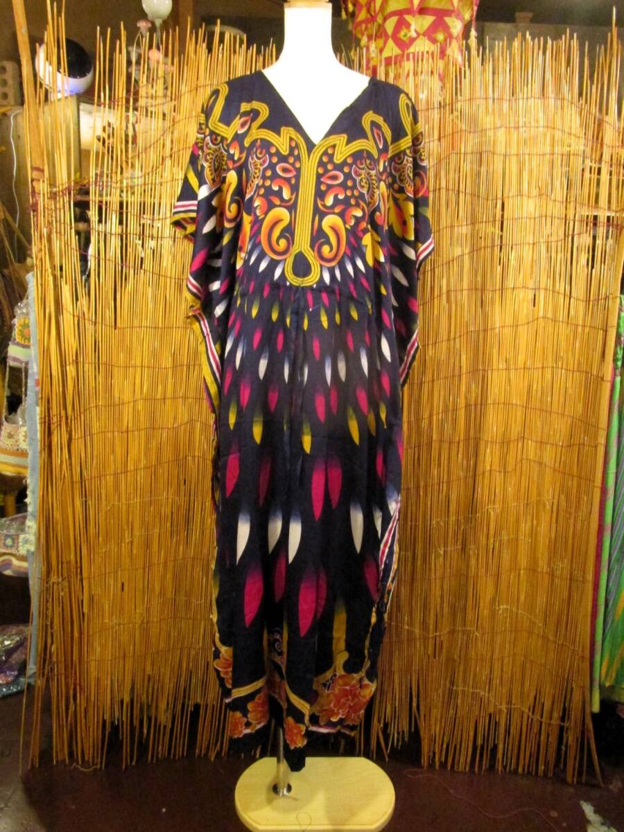 【送料込み/SALE】③訳あり 薄手ビスコース素材 ゆったりサイズ 妖艶プリント ガラベーヤ ポンチョ風 マキシ丈 ワンピース MAJAM拍卖