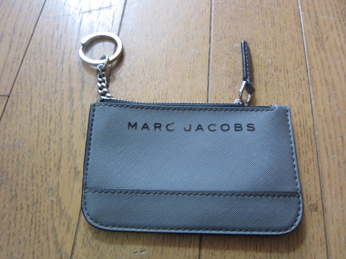 マークジェイコブス キーリング キーケース コインケース MARC JACOBS 財布 ミニ財布 カード入れ レザー ロゴ レディース メンズ グレー拍卖