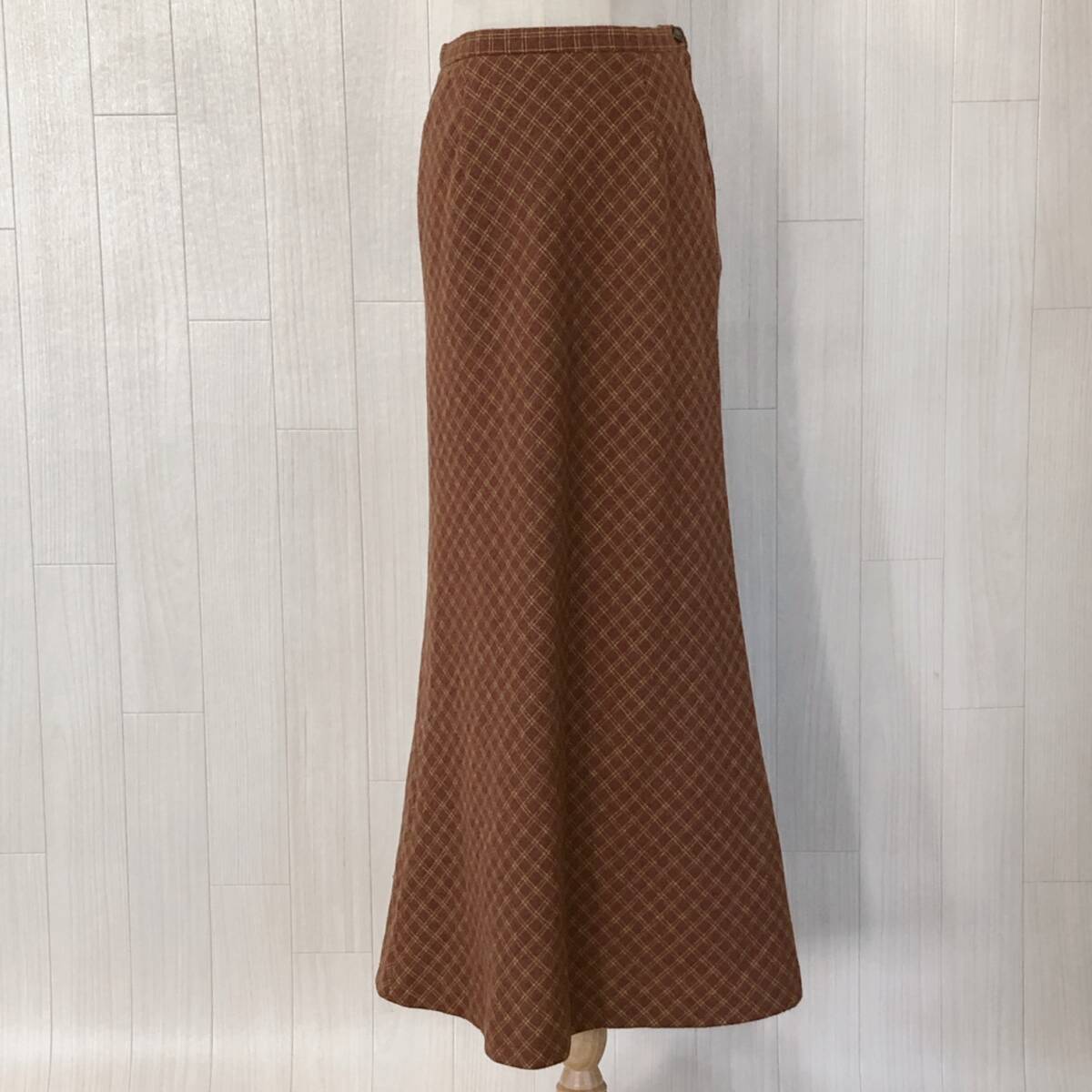 Y1677 CANOTTOレディーススカート ロングスカート ロング丈 厚手 裏地 ボタン・チャック ブラウン 茶 シンプル フェミニン おしゃれ 秋冬 拍卖