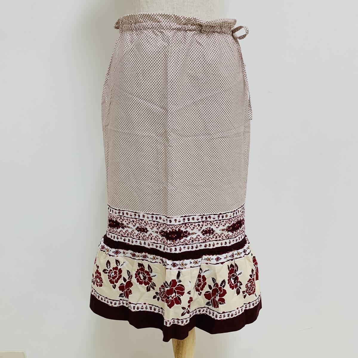 YH2243 KUMIKYOKU クミキョク レディース 総柄 ひざ下丈 スカート ウェストゴム 紐付き 薄手 赤 レッド 2サイズ かわいい 万能 USED 古着拍卖