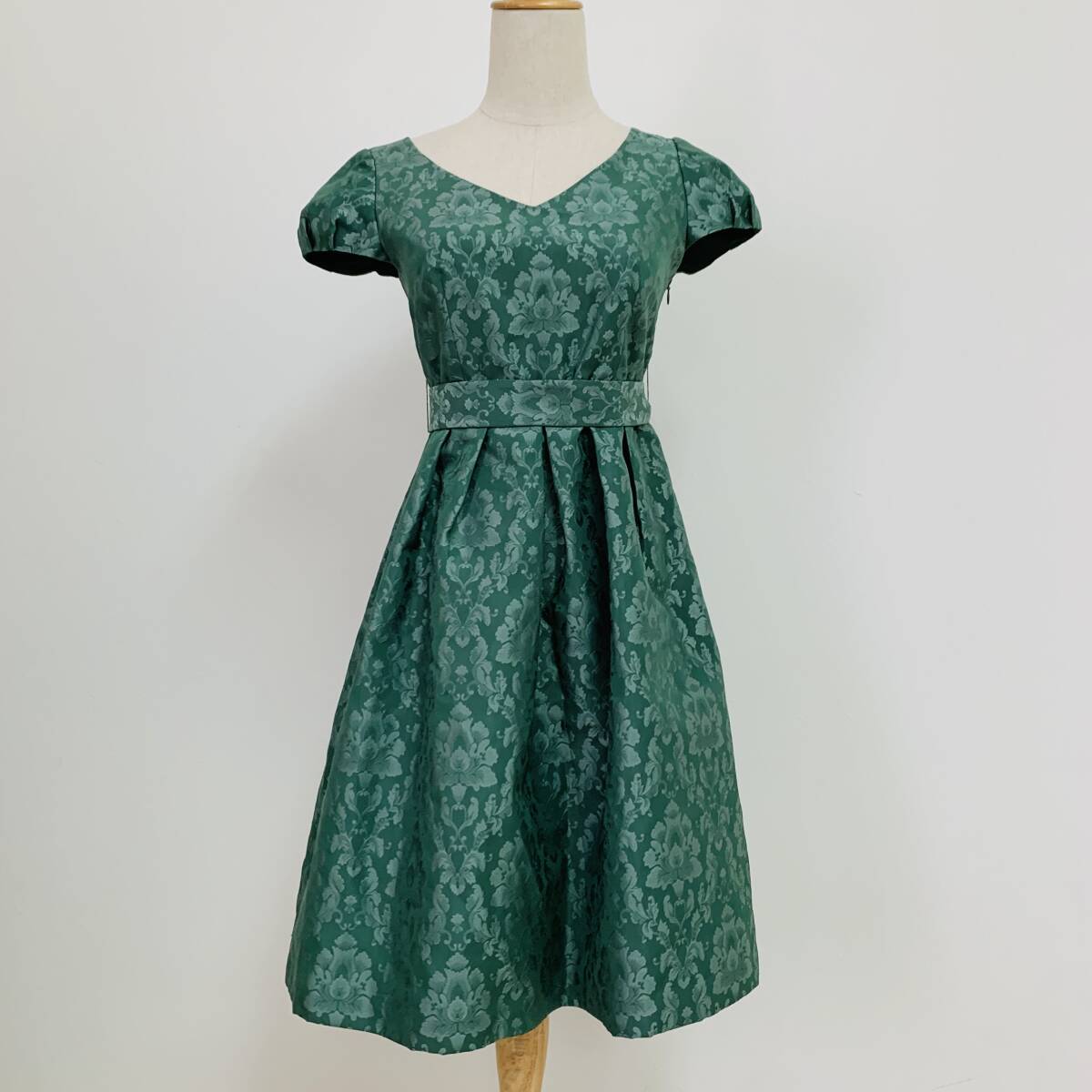 YH2362 美品 STRAWBERRY-FIELDS レディース 日本製 総花柄 半袖 ワンピース ドレス グリーン 緑 2サイズ 膝丈 裏地 万能 USED 古着拍卖