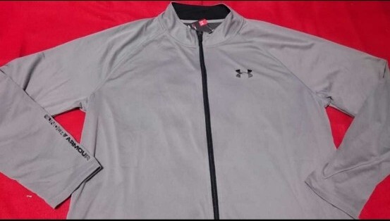 《新品》アンダーアーマー フルジップトラックジャケット グレー XL拍卖