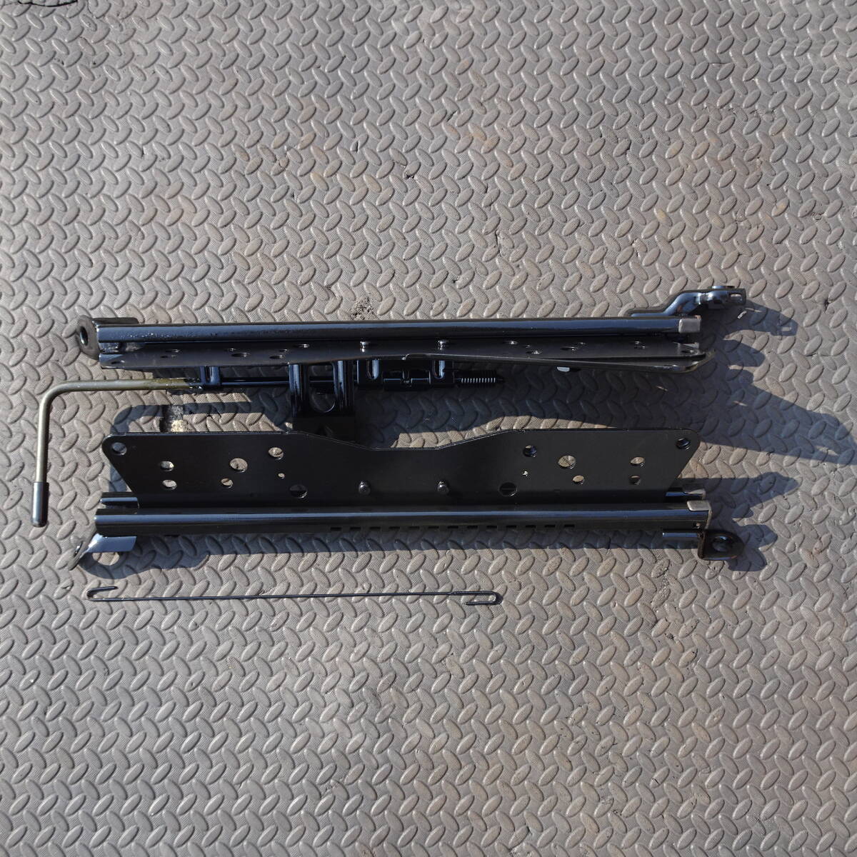 フロントシートレール 助手席側 スズキ純正 ジムニー JA22 JA12 錆落とし シャシブラ塗装 拍卖