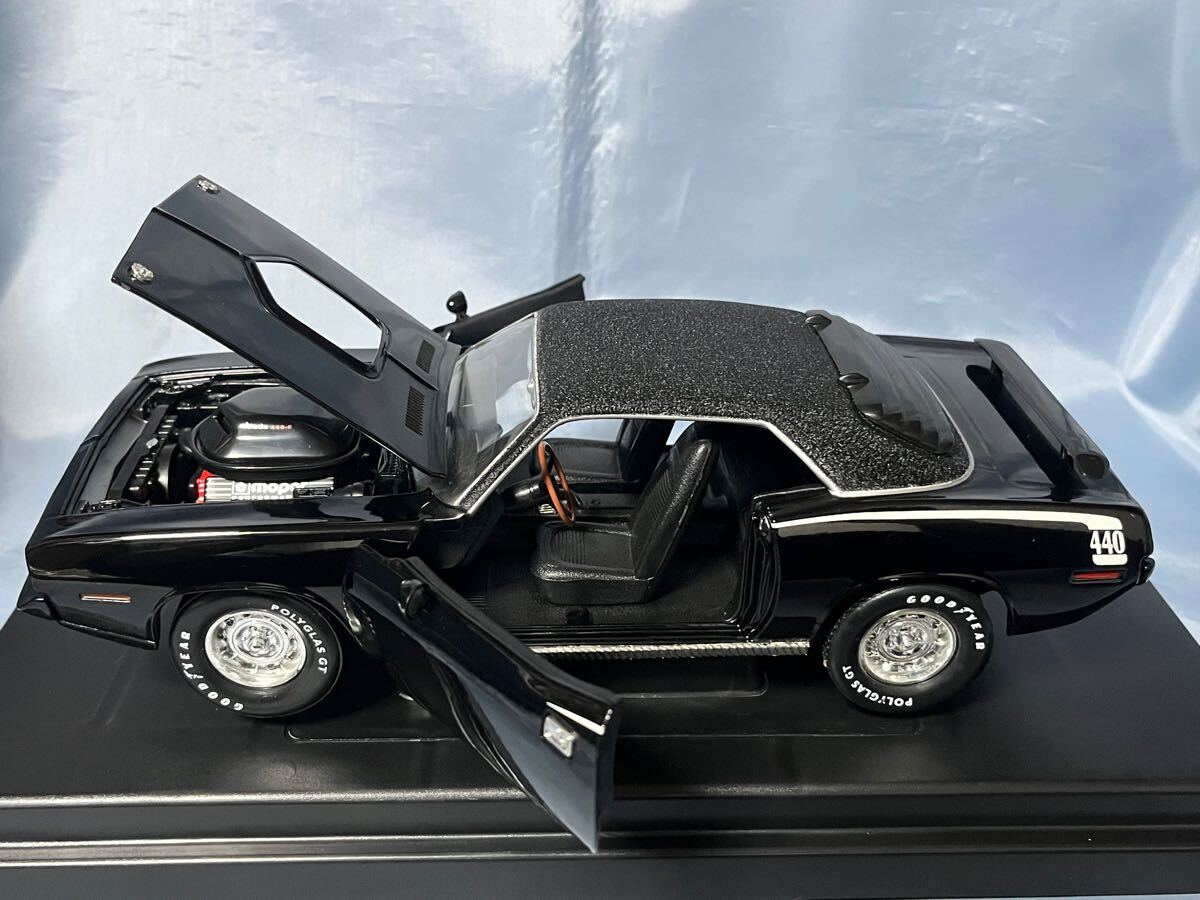 アーテル製  1970年 バラクーダ 440 黒   1/18拍卖