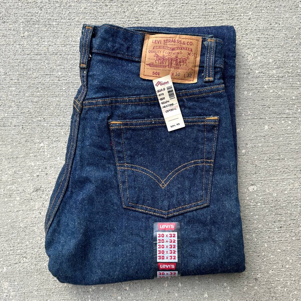 90s 米国製 赤文字パッチ LEVI’S 501 レギュラー W30 L32 金脇割り ビンテージ 未使用 リンス イレギュラー アメリカUSA製 ジーンズ拍卖