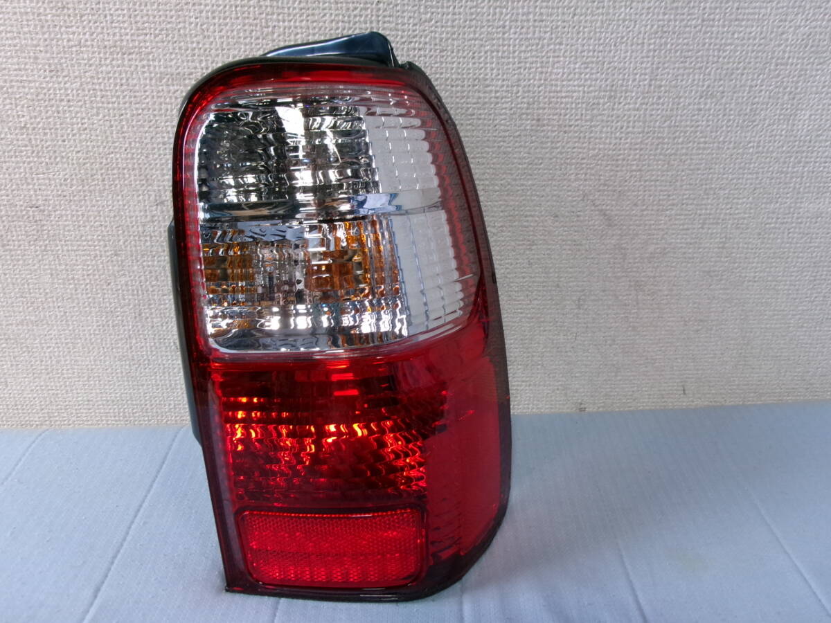 ① ハイラックス テールランプ右 RZN180W RZN185W  TY672-B000R ジャンク品 台湾製拍卖