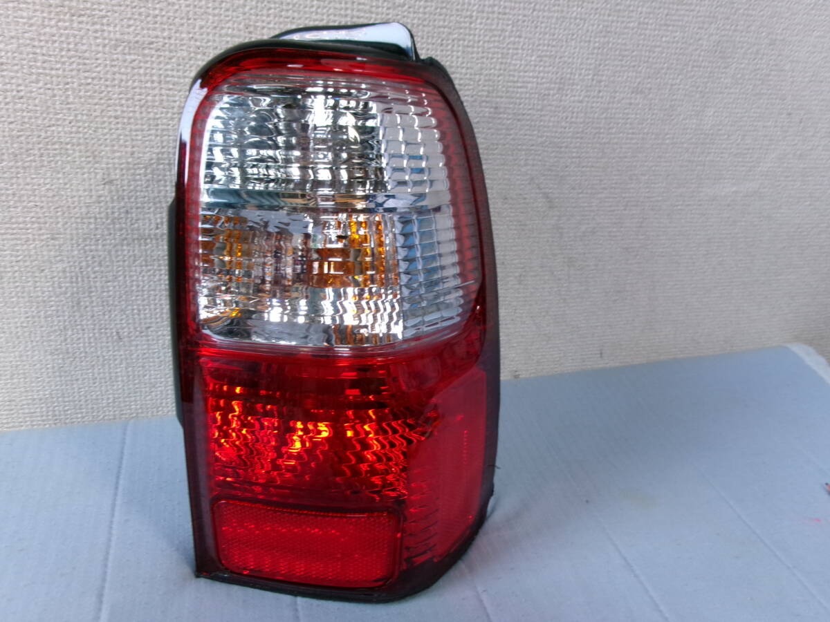 ① ハイラックス テールランプ右 RZN180W RZN185W  TY672-B000R 台湾製 ジャンク品拍卖