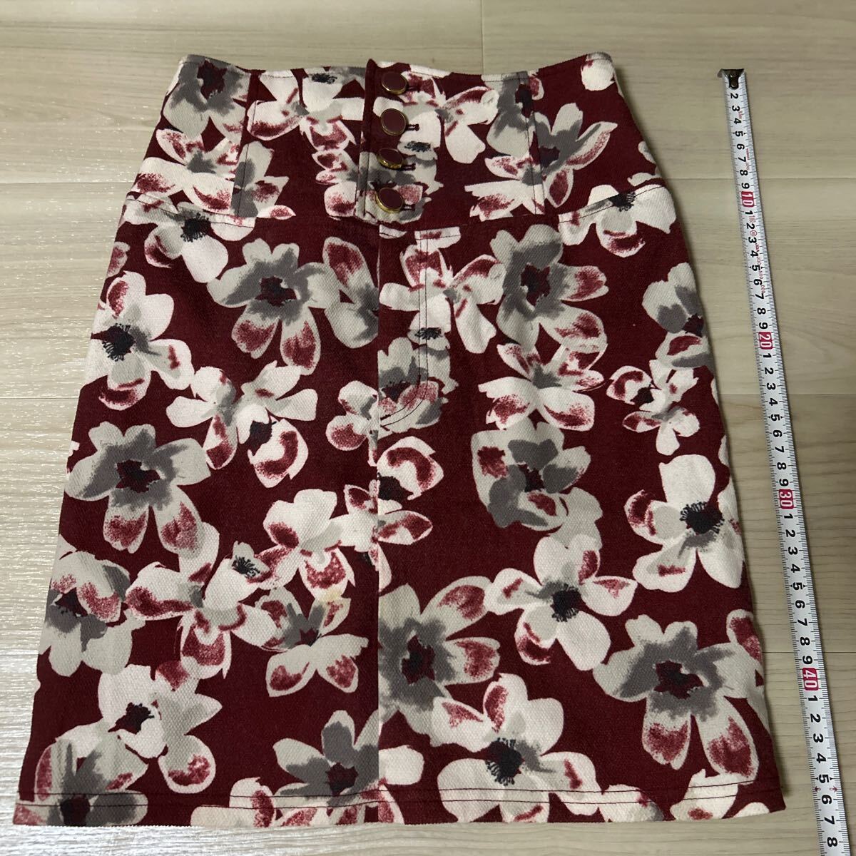 フラワー 花柄 レッド 赤 ボルドー グレー ボタン タイトスカート ミニスカート拍卖