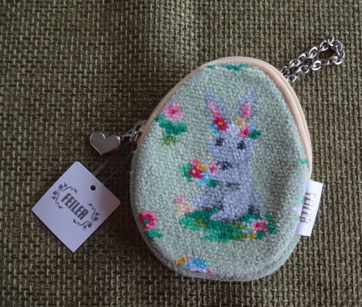 フェイラー 新品未使用タグ付 チェーン付ポーチ エッグ型チャームポーチ ハッピーイースター にわとり卵ウサギ 完売品レア拍卖
