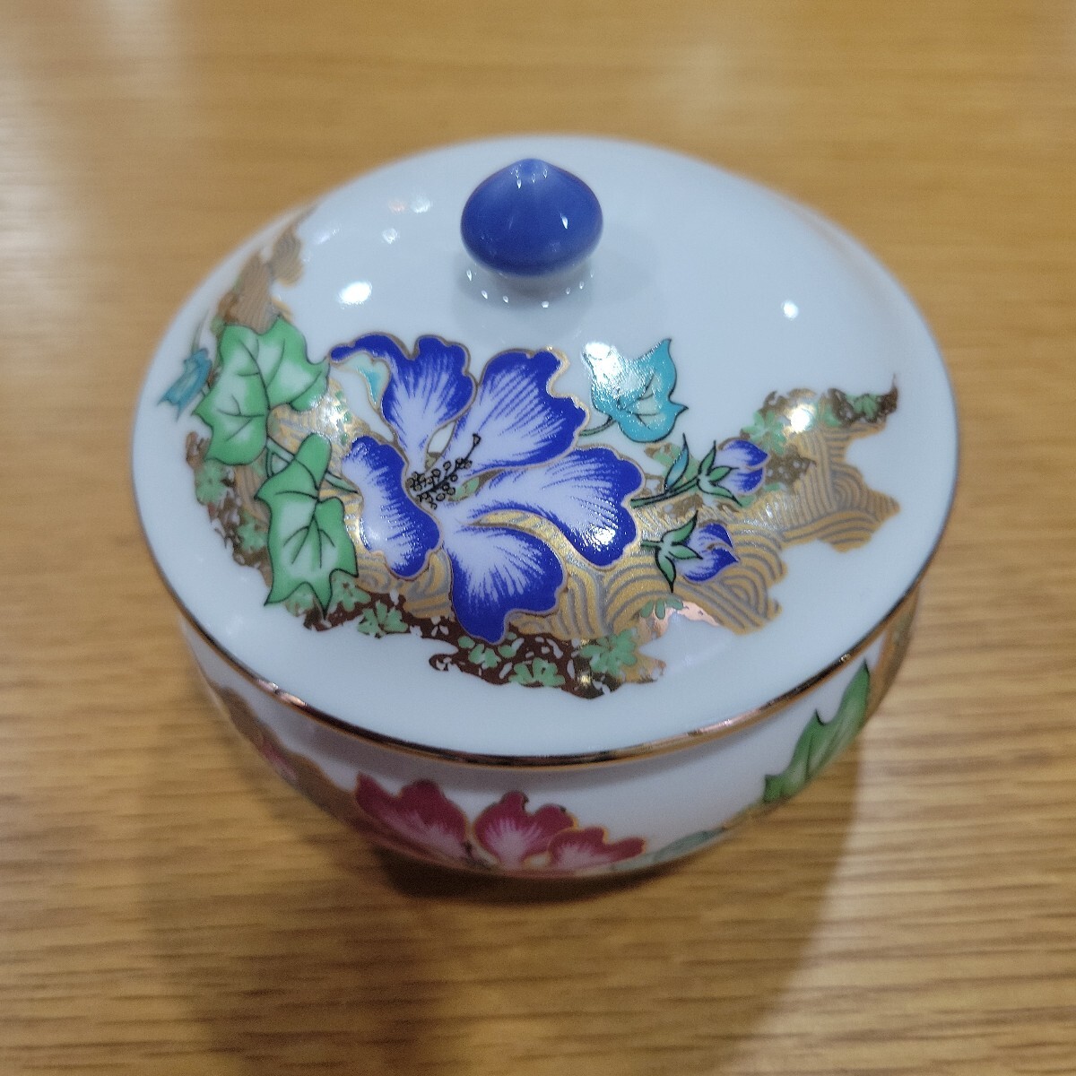 №8081 中古食器 有田焼 彌右衛門 錦松梅 金彩 蓋付小鉢 丸鉢 容器のみサイズ口径約9.5㎝×高さ約6㎝拍卖