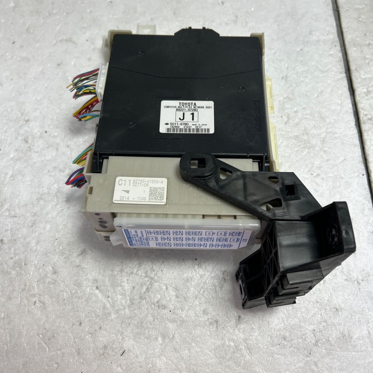 306 トヨタ ZVW 30 プリウス 後期 MPX BODY ヒューズボックス 89221-47280 M-804拍卖