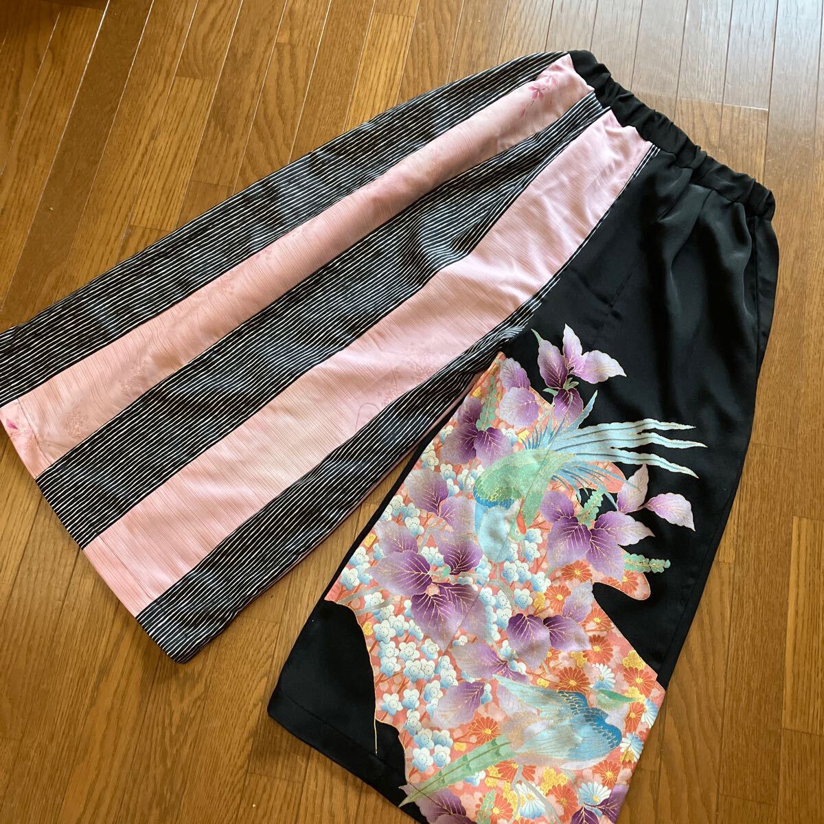 着物リメイク 正絹黒留め他 ワイドパンツ キュロット ウエストゴム ゆったり大きいサイズ ハンドメイド 個性的拍卖