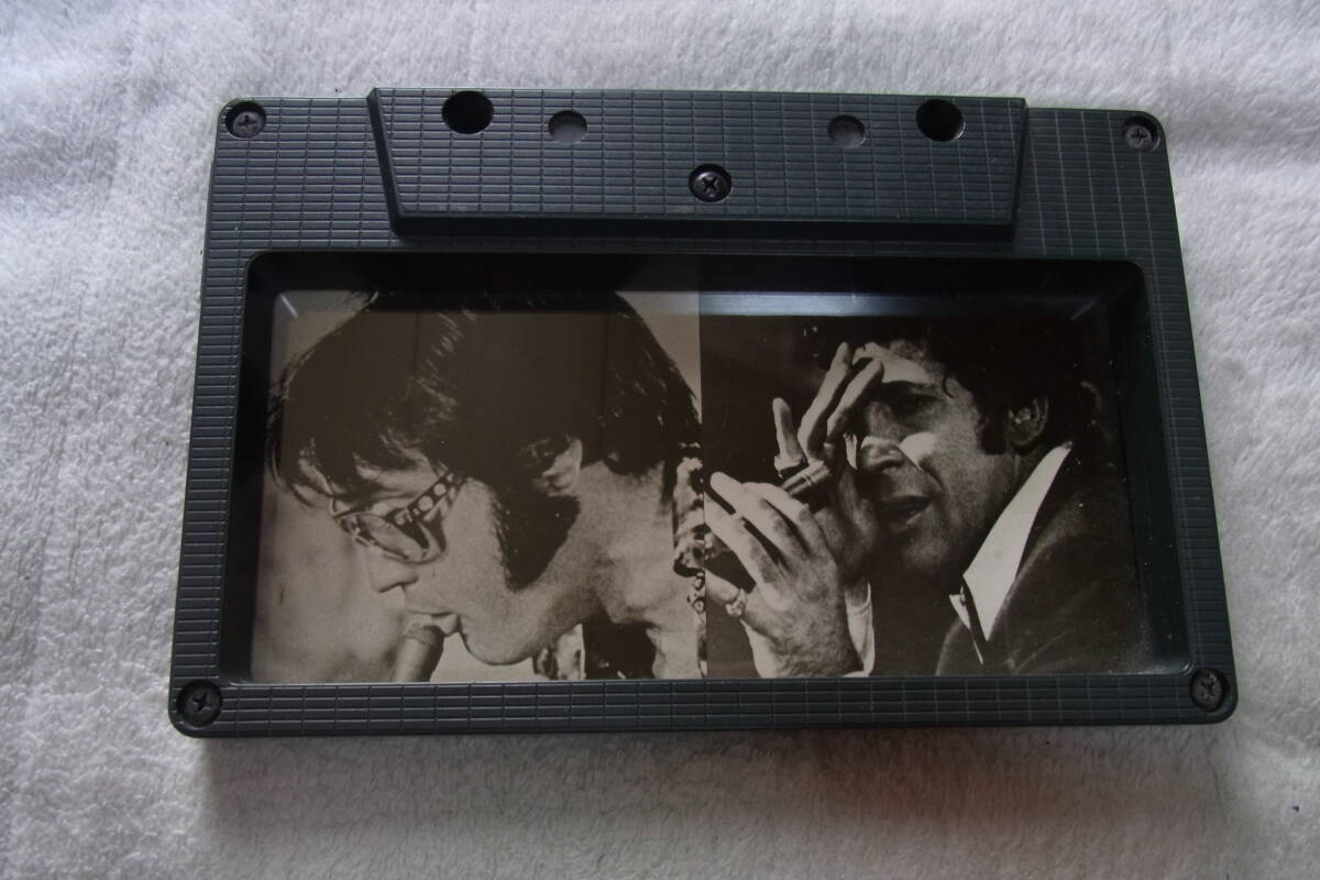 エルビスプレスリー&トムジョーンズ Elvis presley & Tom Jones : TDK ノベルティ カセットテープの形 トレイ フォトフレーム拍卖