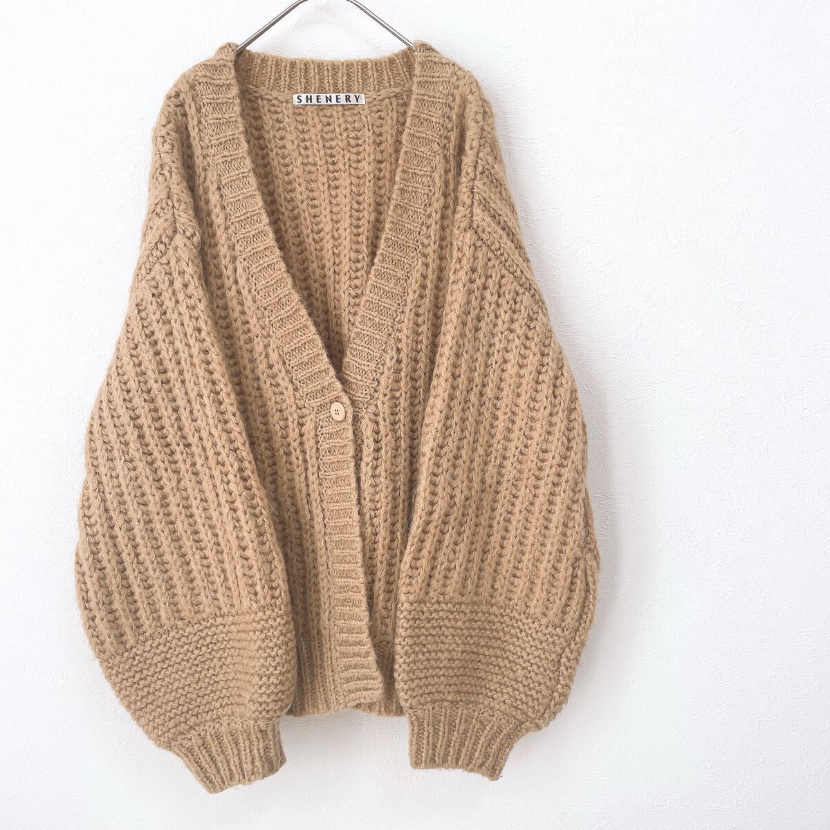 おしゃれ シーナリーSHENERYボリューム袖ニットカーディガン長袖ニットトップス セーター肉厚フリーサイズMサイズ ベージュ オーバーサイズ拍卖