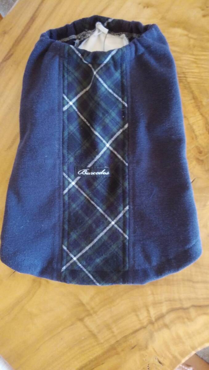 犬のリメイク服・濃紺のチェック(袖口エンジ色・胴回り42cm)拍卖