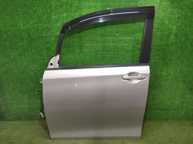 ヴォクシー ノア DBA-ZRR80G 左フロントドア ニホンイタ M308 67002-28270拍卖
