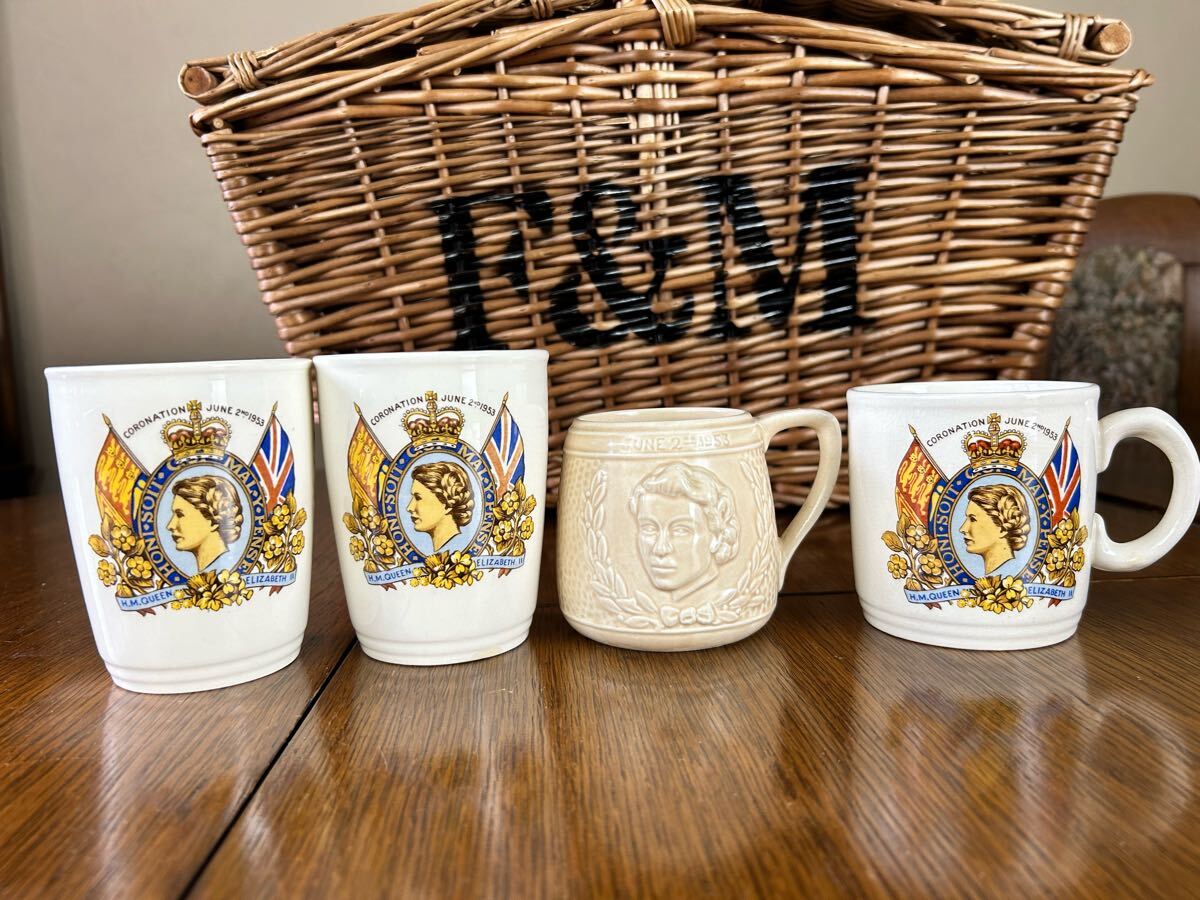 英国ヴィンテージ 英国王室 ロイヤルファミリー 1953年 エリザベス女王 戴冠式 コロネーション カップ&マグカップ 4点セット拍卖