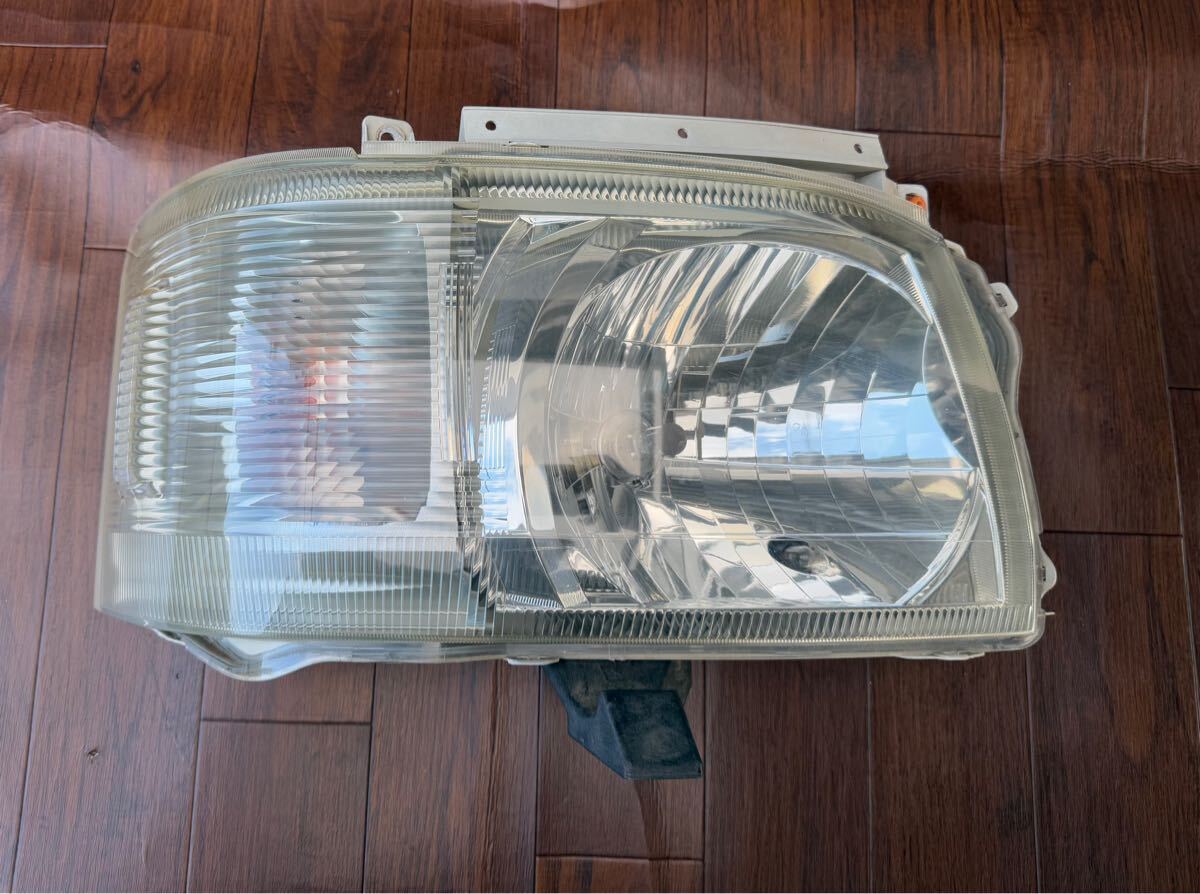 美品 トヨタ 純正 26-117 KOITO製 48刻印 コイト 1・2型 200系 ハイエース 2型 ハロゲン ヘッドライト 右のみ単品 PH25010702拍卖