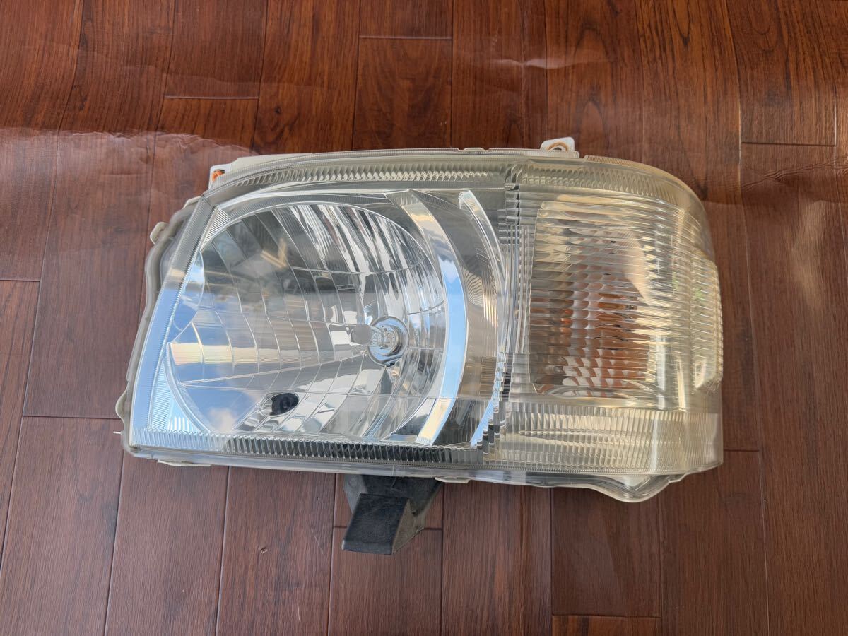 美品 トヨタ 純正 26-117 KOITO製 43刻印 コイト 1・2型 200系 ハイエース 1型 ハロゲン ヘッドライト 左のみ単品 PH25010703拍卖