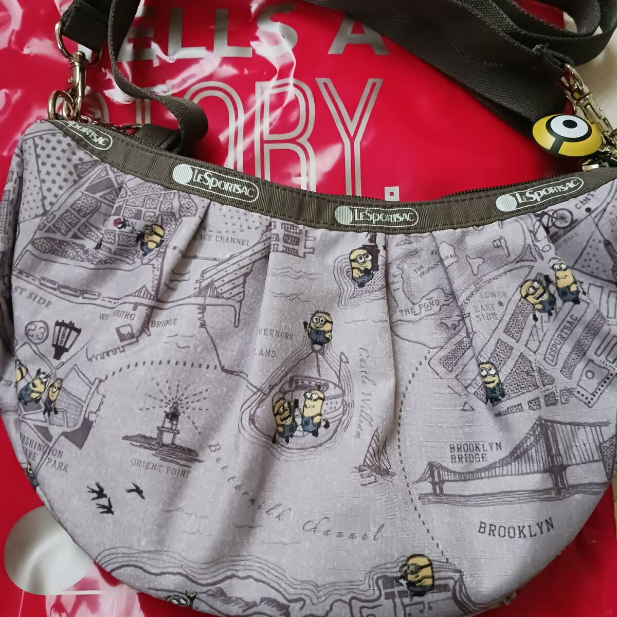 新品未使用品 LeSportsac ミニオン コラボ ショルダーバッグ ハンドバッグ 限定 レスポートサック minions ミニオンズ拍卖