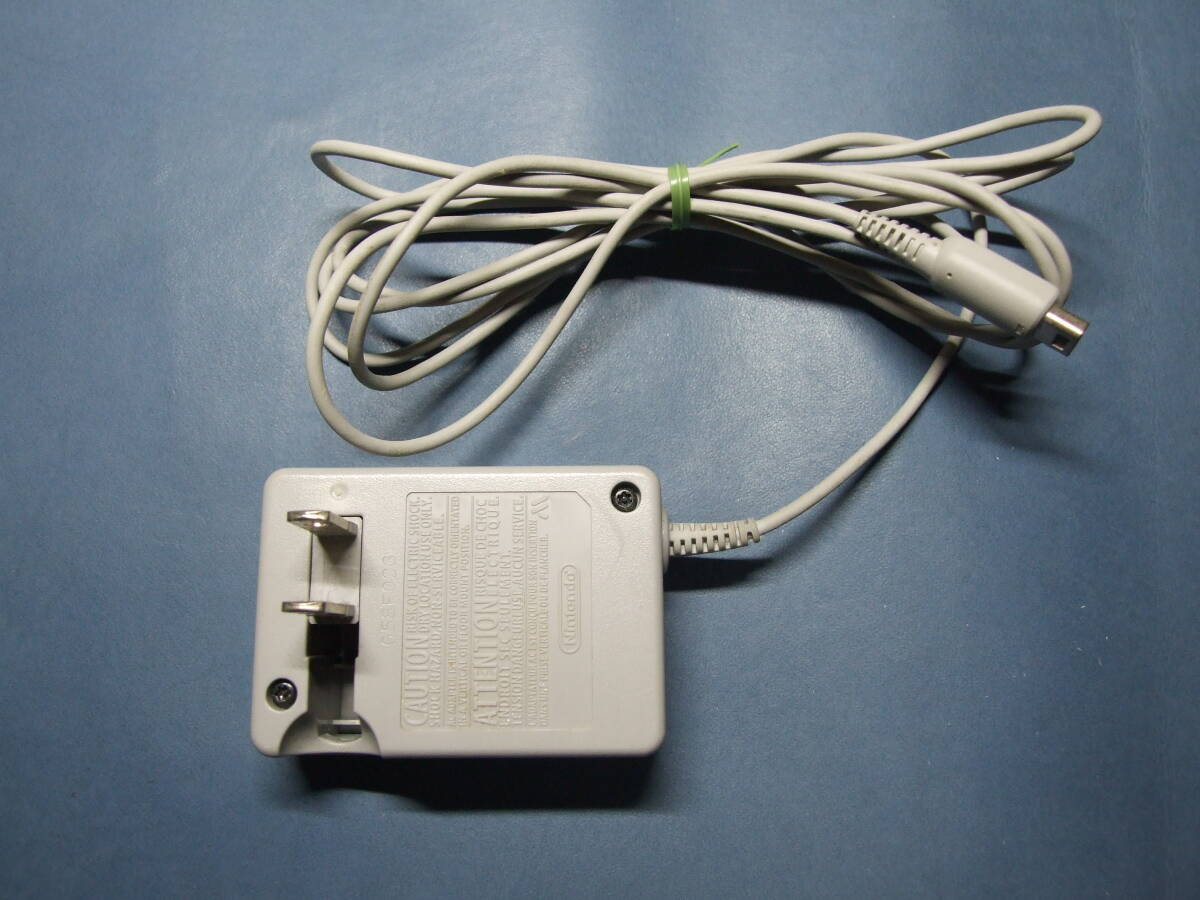 任天堂 Nintendo ACアダプター WAP-002 G58F023 入力: 100-120V/12VA 出力: 4.6V/900mA コンセント: 2極 良品拍卖
