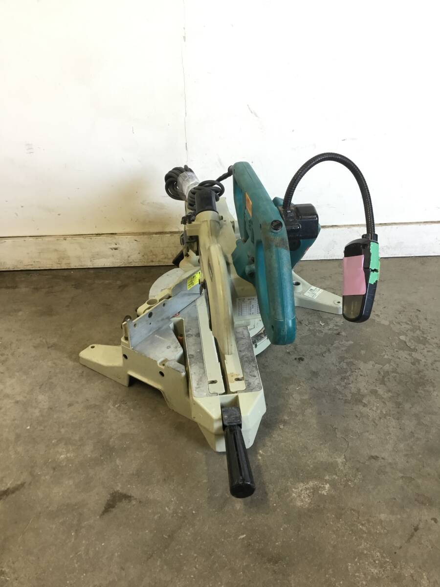 △ 岐阜発/ makita/ マキタ/ LS0812/ 216mm/ スライド丸のこ/ 切断機/ 動作確認/ コード補修ヶ所あり/ ライト割れあり/ 現状品/ R7.1/14△拍卖