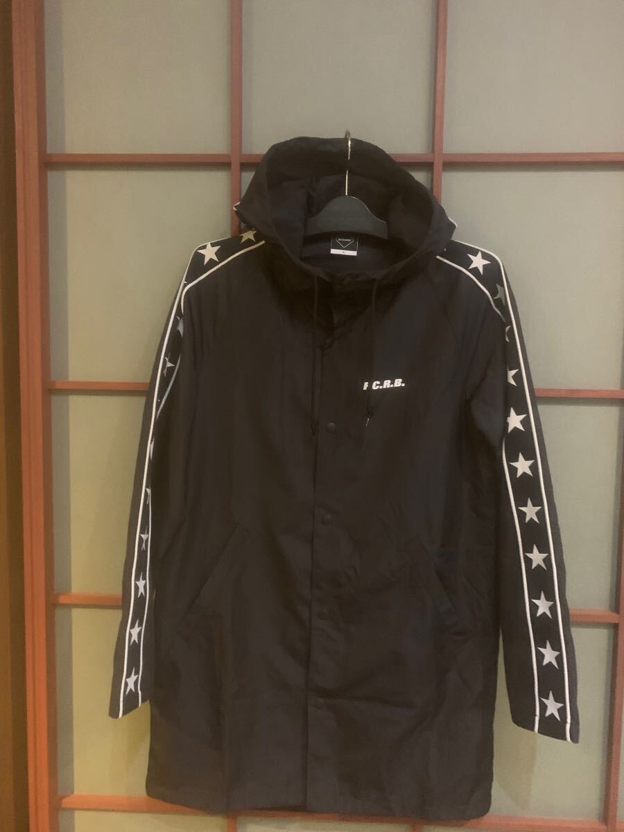 正規 美品F.C.R.B./F.C.Real Bristol(エフシーレアルブリストル)ロング コーチジャケット ナイロンフード S ベンチコート KIIDS 子供拍卖