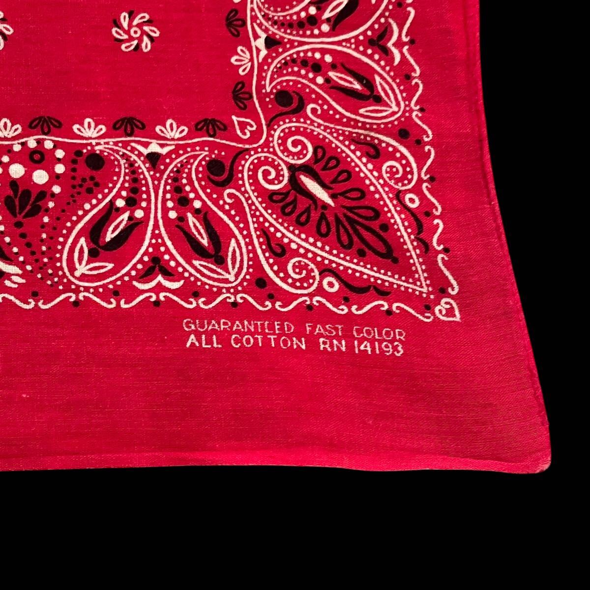 ビンテージ バンダナ FAST COLOR USA製 vintage 片耳 ペイズリー 赤 古着 USA 60s アメリカ製拍卖