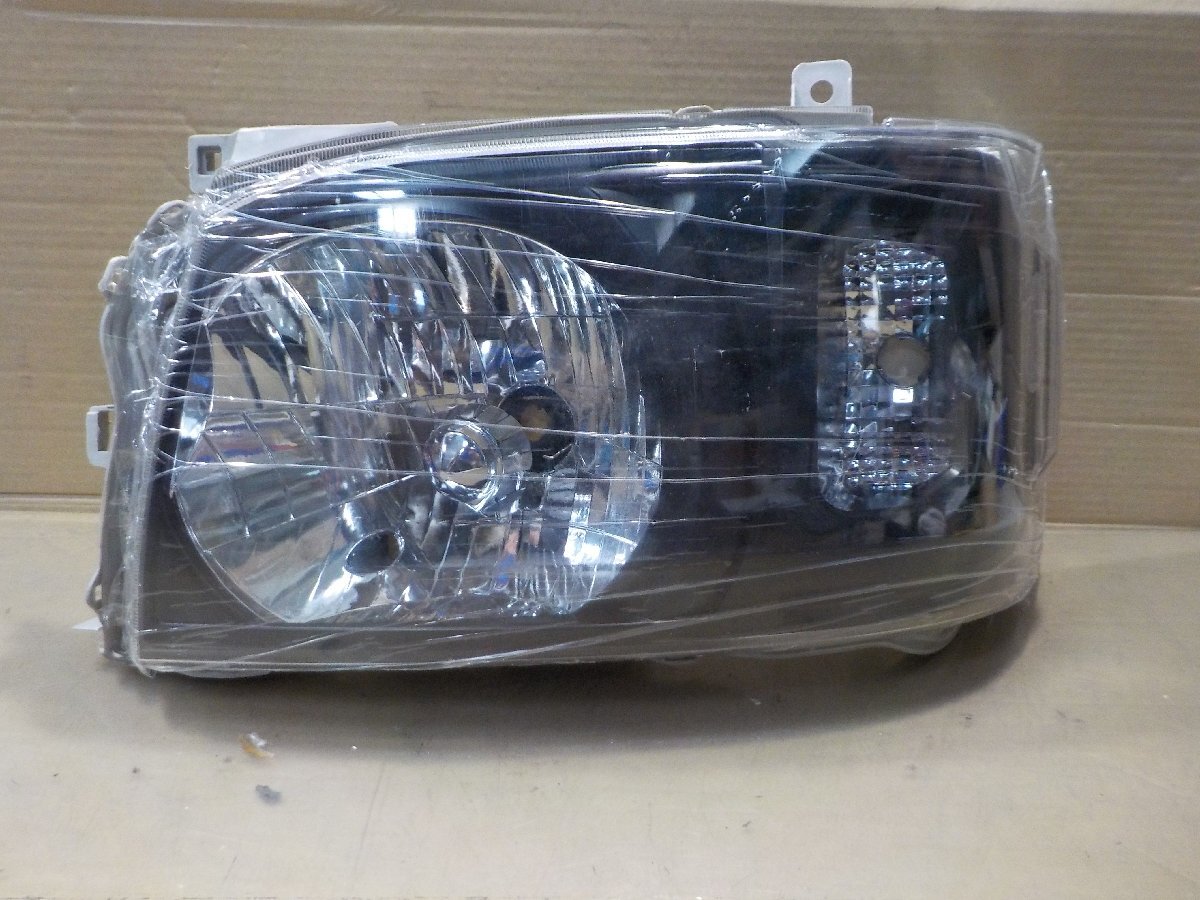 ★未使用 ハイエース 200系 ヘッドライト インナーブラック 左 外品 2【送料込み】拍卖