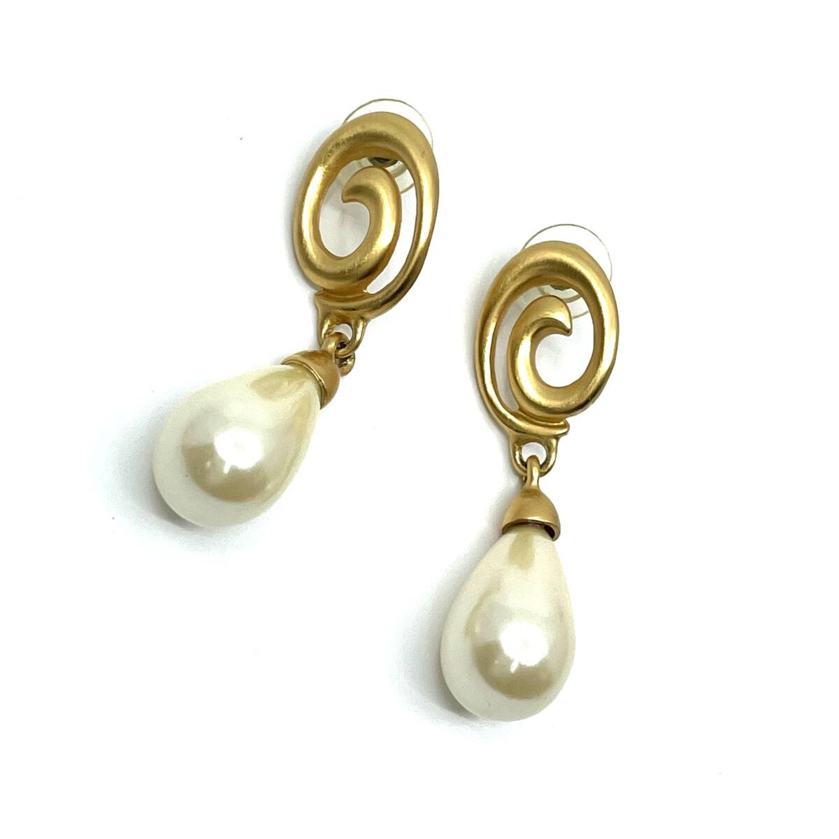 ANNE KLEIN アンクライン 両耳 ピアス マットゴールド Fパール 大ぶり ラグジュアリー エレガント レディース拍卖