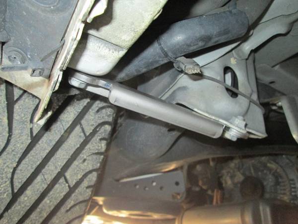 アルファード、ヴェルファイヤー(20系)とエスティマ(50系)用リヤサイド補強ガセット TY1220-SHG-00(新品箱入り、税込み)拍卖