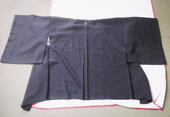 Δ♪正絹・黒羽織【竹図(陰丸に陰五三桐紋)】身丈70cm。喪服拍卖