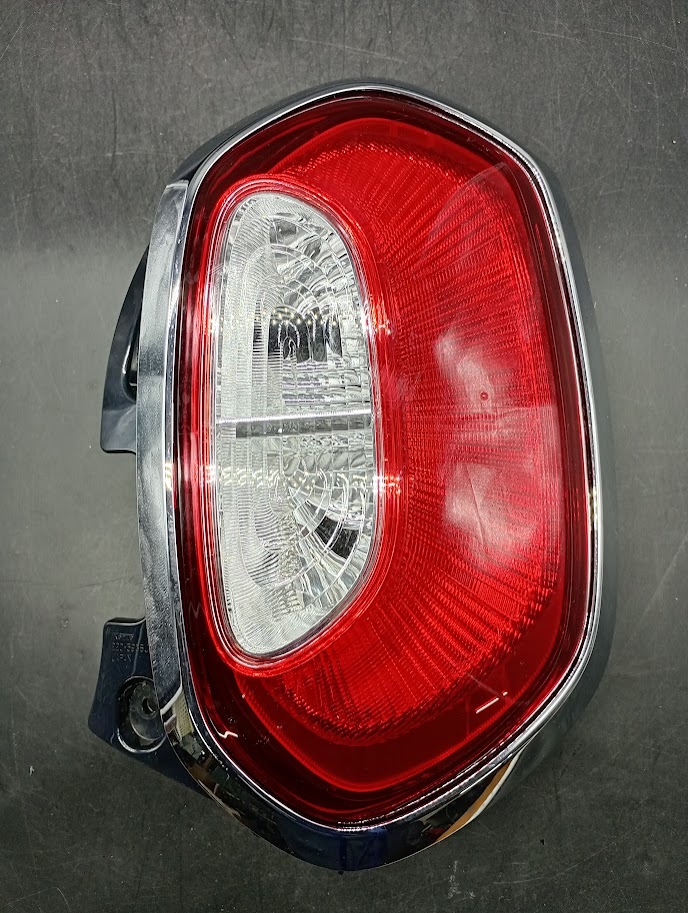 〇 スズキ クロスビー・右テールランプレンズ KOITO 220-5938J 動作未確認ジャンク品 /純正 /SUZUKI /MN71S /テールランプ /テールライト 拍卖